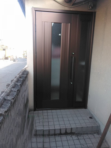 【笠岡店】1日で玄関ドアは、リフォームできます